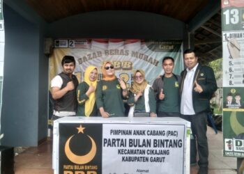 Bazar Beras Murah , Partai Bulan Bintang diserbu Kaum hawa , 2 Kg beras di bandrol Rp 13.000