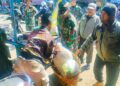 TNI dan Warga Sumedang Gotong Royong Bersihkan Pasar Tradisional