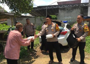 Gelar Jum’at Berkah, Polres Sukabumi Kota Bagikan Ratusan Nasi Kotak