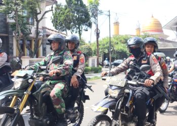 Jelang Pemungutan Suara, Puluhan Polri dan TNI di Sukabumi Pantau TPS