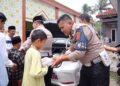 Gelar Jum’at Berkah, Polisi di Sukabumi Bagikan Ratusan Nasi Kotak dan Sembako