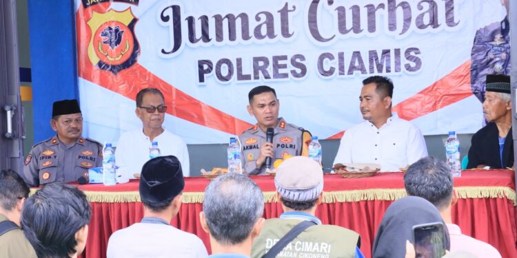 Kapolres Ciamis Bareng Warga Ngobrol Bareng Dengarkan Keluhan Warga Desa Cimari Cikoneng