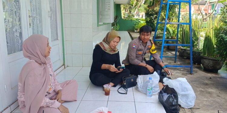 Ops Mantap Brata, Polsek Sukadana Polres Ciamis Datangi Warga Salakaria Beri Imbauan Kamtibmas