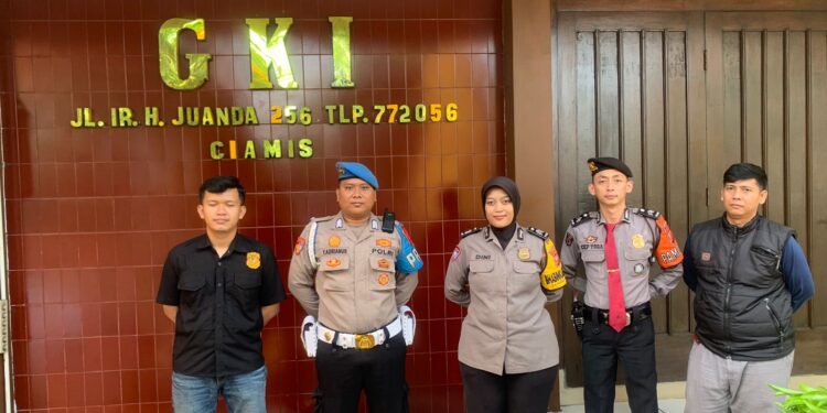 Ops Mantap Brata, Polres Ciamis Siagakan Personel PAM di Gereja Kristen Indonesia (GKI) Ciamis