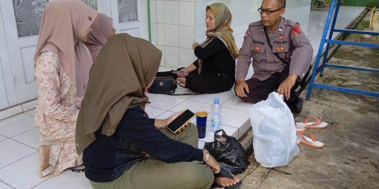Antisipasi Gangguan Kamtibmas, Polsek Sukadana Polres Ciamis Giat Kunjungan Silaturahmi Warga Dusun Ciilat Desa Sukadana