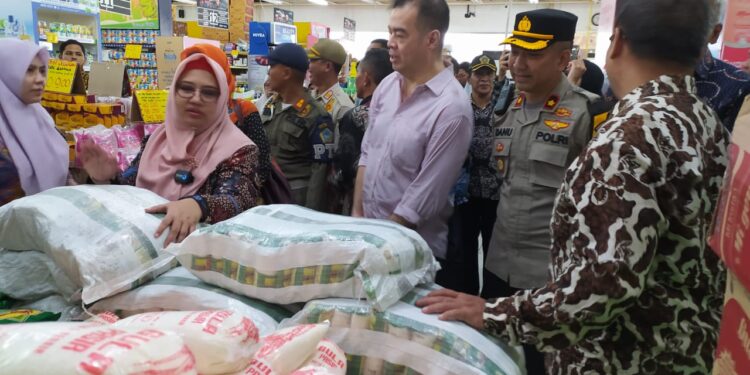 Sidak Kebutuhan Pokok, Wabup Pastikan Stabilisasi Pasokan Dan Harga Pangan Aman Selama Ramadan