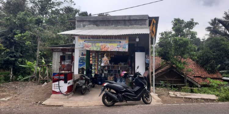 Sejumlah Pemilik Warung di Kec. Cilograng Mengeluh Adanya Warung Madura