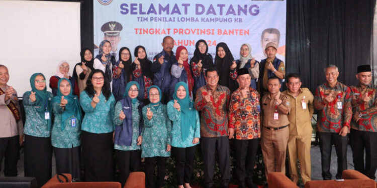 Tim Provinsi Banten Verifikasi Lapangan Kampung KB Bungaok Caringin Legok