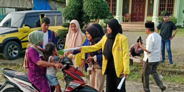 ITS Kampus II Padang Lawas berbagi Takjil Kepada Warga Sibuhuan