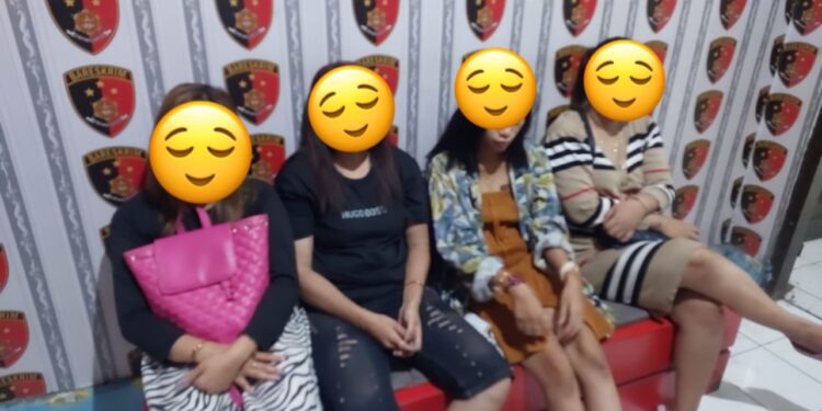 Tindaklanjuti Jumat Curhat, Polsek Rayon Barat Razia di Betiring Gresik amankan Empat Wanita Diduga PSK