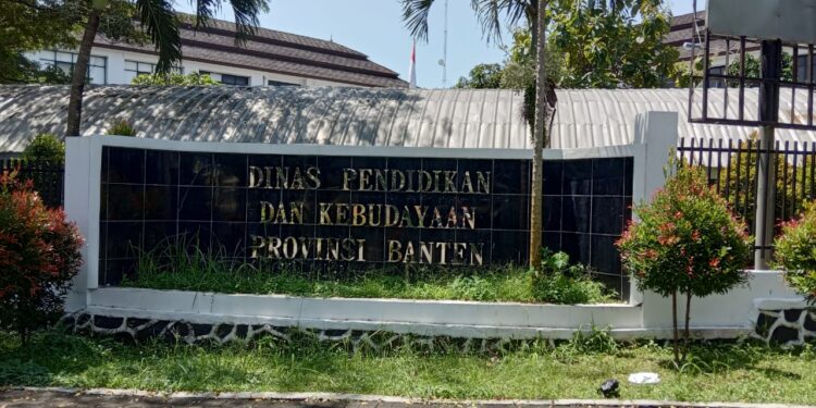 Semar Nilai Pelayanan Dindikbud Provinsi Banten Buruk
