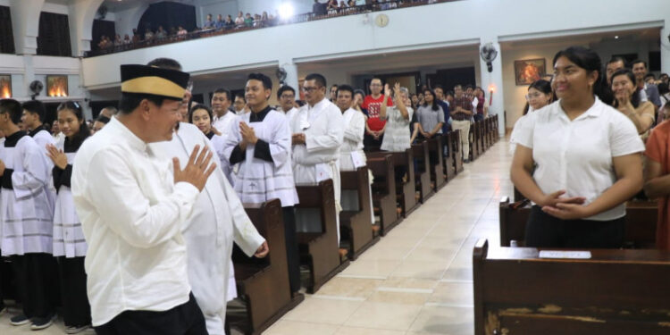 Sekda Kabupaten Tangerang Monitoring Misa Paskah di Gereja St. Odilia Citra Raya