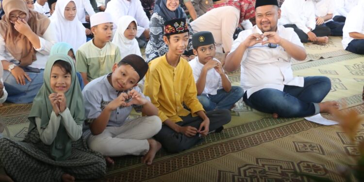 Bupati Gresik Santuni Anak Yatim Dan Buka Bersama Pengusaha , Gugah Solidaritas Untuk Bawean
