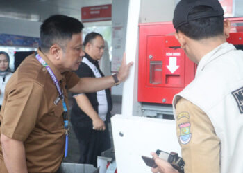 Disperindag Lakukan Tera Ulang Mesin Pompa SPBU Di Citra Raya