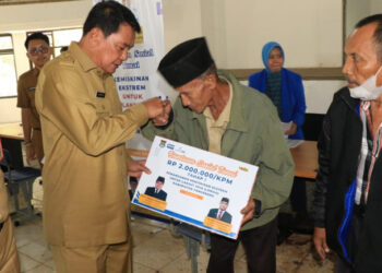 Pemkab Tangerang Salurkan Bantuan Sosial Tunai kepada 1.000 Lansia