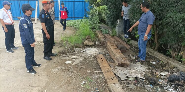 Gondol Bantalan Besi Kereta Api, 3 Warga Cisaat Sukabumi Diamankan Polisi