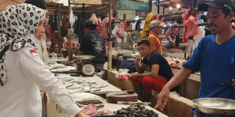 Perumda Pasar NKR Pantau Harga dan Stok Bahan Pokok di Pasar Bonang