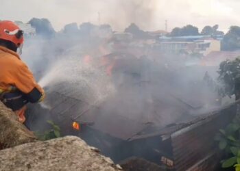 Rumah Kosong di Gang Karet I Sei Jang Tanjungpinang Ludes Terbakar