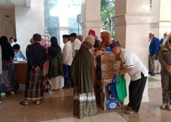Satpol PP Melakukan Pengamanan Manasik Haji di Masjid Agung Al-Amjad