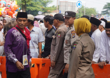 Satpol PP Amankan Pemberangkatan Jemaah Haji Kloter 07 JKG Kab. tangerang