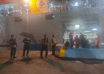 Berikan Rasa Aman , Polsek KP Mentaya Lakukan Pengamanan Keberangkatan KM KIRANA I di Pelabuhan Pelindo Sampit.