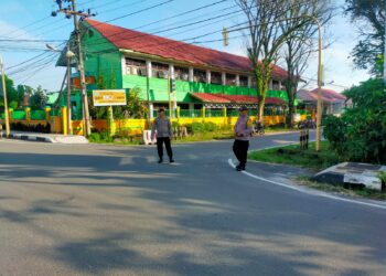 Ciptakan Kamseltibcarlantas, Personil Polsek Ketapang Gelar Gatur Rawan Pagi