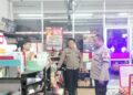 Polsek Sukalarang Patroli Toko Minimarket dan Dialogis dengan Karyawan