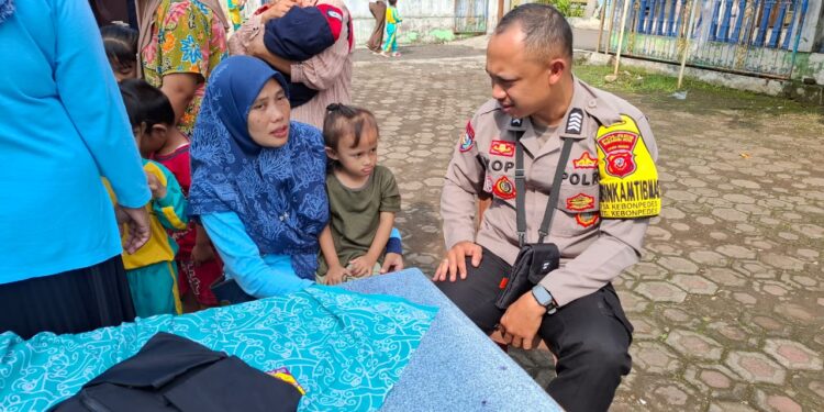Sambangi Pemukiman Warga, Polisi di Sukabumi Edukasikan Pencegahan Stunting