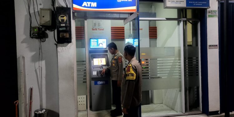 Cegah Kejahatan Perbankkan saat Patroli KRYD Malam Polisi kontrol BANK BRI Dan ATM