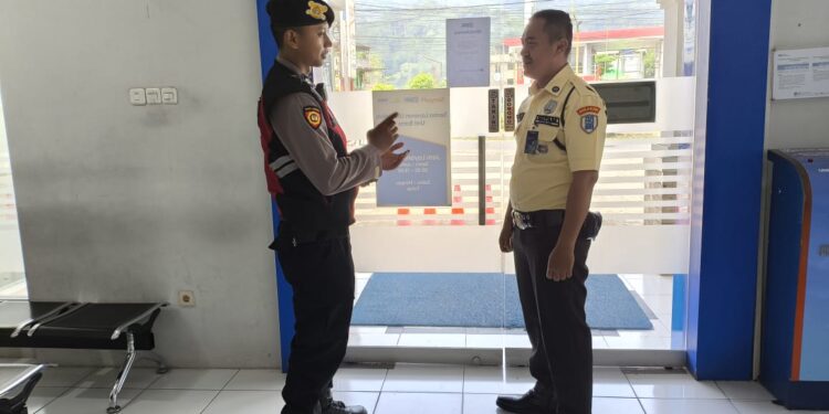 Patroli 5305 A Kontrol dan sambang Satpam Bank BRI pastikan situasi Kondusif