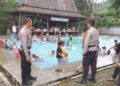 Patroli Tempat Wisata Kolam Renang Sport Garden Anggota Samapta Polsek Lembursitu