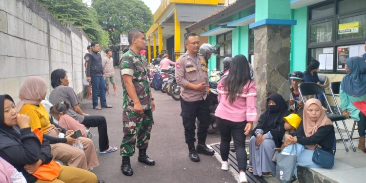 Bhabinkamtibmas Polsek Cikole dan Babinsa Laksanakan Giat Patroli Sinergitas