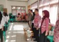 20 Anggota Pantarlih Tingkat Kelurahan Jayaraksa Dilantik; Bhabinkamtibmas Hadiri Kegiatan di Aula Kelurahan Jayaraksa