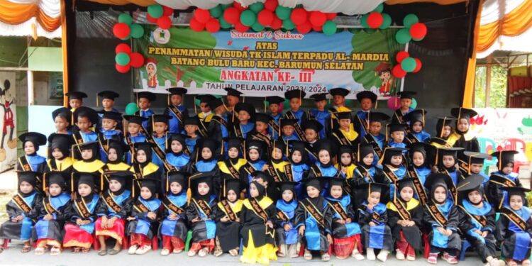 68 Peserta Didik Angkatan III TK-IT Al Mardia Batang Bulu Baru di Wisuda
