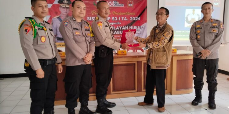 Bhabinkamtibmas Polsek Sukaraja, Dampingi Siswa Setukpa Polri  Gelar Ceramah Kamtibmas