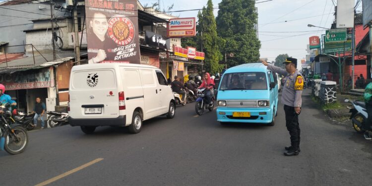 Kegiatan Rutinitas gatur pagi Personil Polsek Cisaat Polres Sukabumi Kota