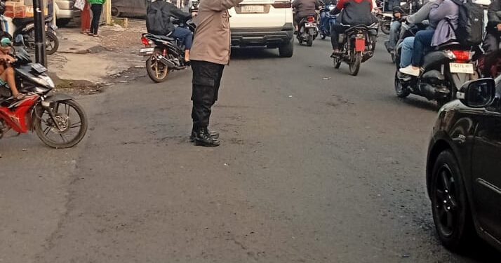 Berikan Pelayanan Prima Anggota Polsek Lembursitu Rutin Gatur Pagi dan sore