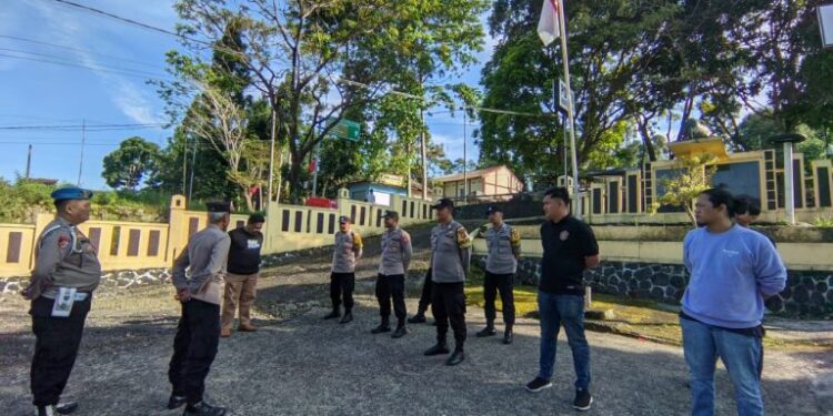 Apel Pagi dan Pengecekan Kelengkapan Personil Polsek Kadudampit
