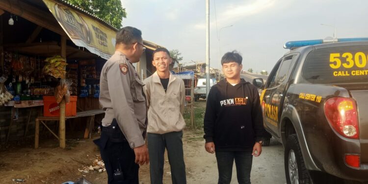 Antisipasi Kejahatan Polisi Melakukan Patroli Himbauan Kepada Masyarakat Yang sedang nongkrong