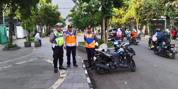 Polsek Cikole Laksanakan Monitoring Situasi Kamtibmas Di Pagi Hari