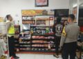 Polsek Sukalarang Patroli Toko Minimarket dan Dialogis dengan Masyarakat