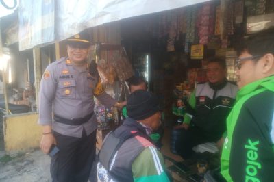 Kapolsek Lembursitu Sambang Ojek Online Sampaikan Himbauan Kamtibmas