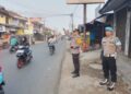Berikan Pelayanan Kepada Masyarakat, Anggota Polsek Lembursitu Laksanakan Pengaturan Lalu Lintas
