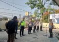 Kapolsek Sukalarang Sampaikan Arahan Kepada Anggota Saat Apel Pagi