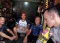 Anggota Bhabinkamtibmas Kel Sindangsari Lakukan Sambang warga di malam hari