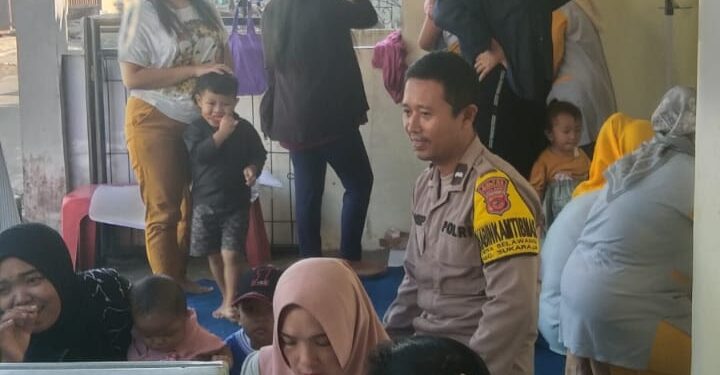 Bhabinkamtibmas Polsek Sukaraja, Laksanakan Pendampingan di Posyandu Guna Cegah Stunting Sejak Dini