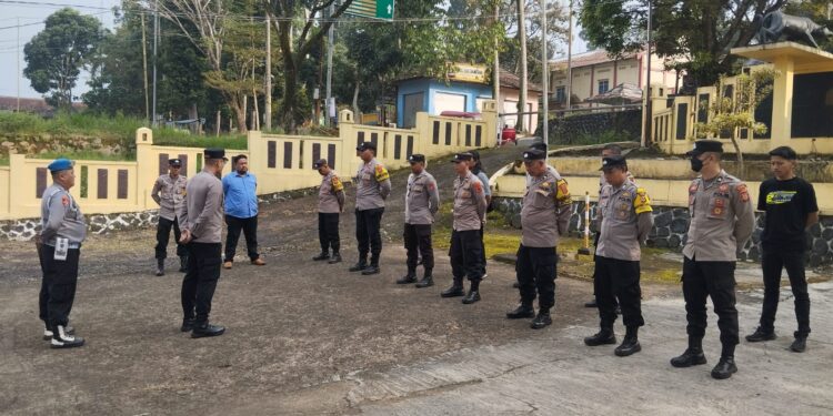 Apel Pagi dan Pengecekan Kelengkapan Personil sebagai Bentuk Kedisiplinan dan Kesiapsiagaan Polsek Kadudampit