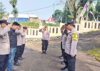 Apel Pagi dan Pengecekan Kelengkapan Personil Polsek Kadudampit sebagai Bentuk Kedisiplinan