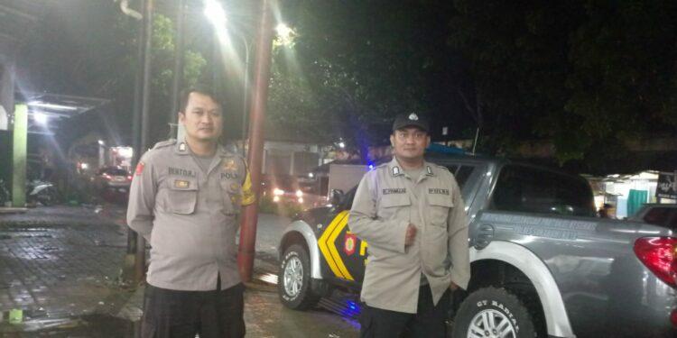 Polsek Kebonpedes Patroli Mini Market Berikan Himbauan Kamtibmas