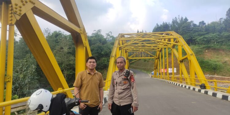 Patroli mobile rutin Polsek Kadudampit untuk mengantisipasi gangguan kamtibmas  di wilayah hukum polsek kadudampit